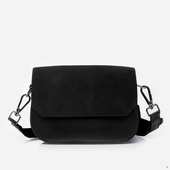 Сумка українського бренду ТМ  "Lucherino" стане хорошим придбанням не на один рік.  Невелика жіноча сумочка виготовлена з високоякісного шкірзамінника та якісної надійної фурнітури в кольорі - нікель. Одне відділення з однією кишенею на застібці.