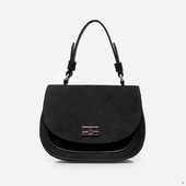 Сумка українського бренду ТМ  "Lucherino" стане хорошим придбанням не на один рік.  Невелика жіноча сумочка виготовлена з високоякісного шкірзамінника та якісної надійної фурнітури. Одне відділення з додатковими кишеньками. Сумочка з короткою ручкою та довгим регульованим ремінцем.