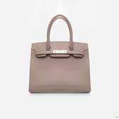 Красива сумка від українського виробника ТМ "LucheRino". Сумка виготовлена з високоякісного шкірзамінника та надійної міцної підкладки.